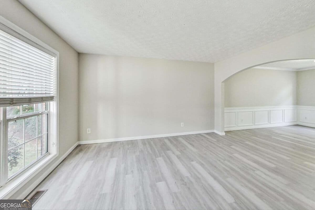 4 bedroom, 2.5 bathroom, 2,530 sq ft single family residence for rent at 326 Canterbury Plac Drive, Suwanee, GA 30024 for $3,000 a month — photo 3
