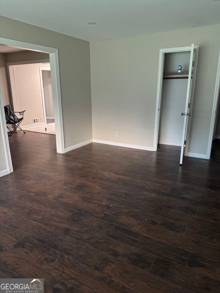 4 bedroom, 2 bathroom, 1,650 sq ft single family residence for sale at 3067 Barksdale Circle, East Point, GA 30344 — photo 5