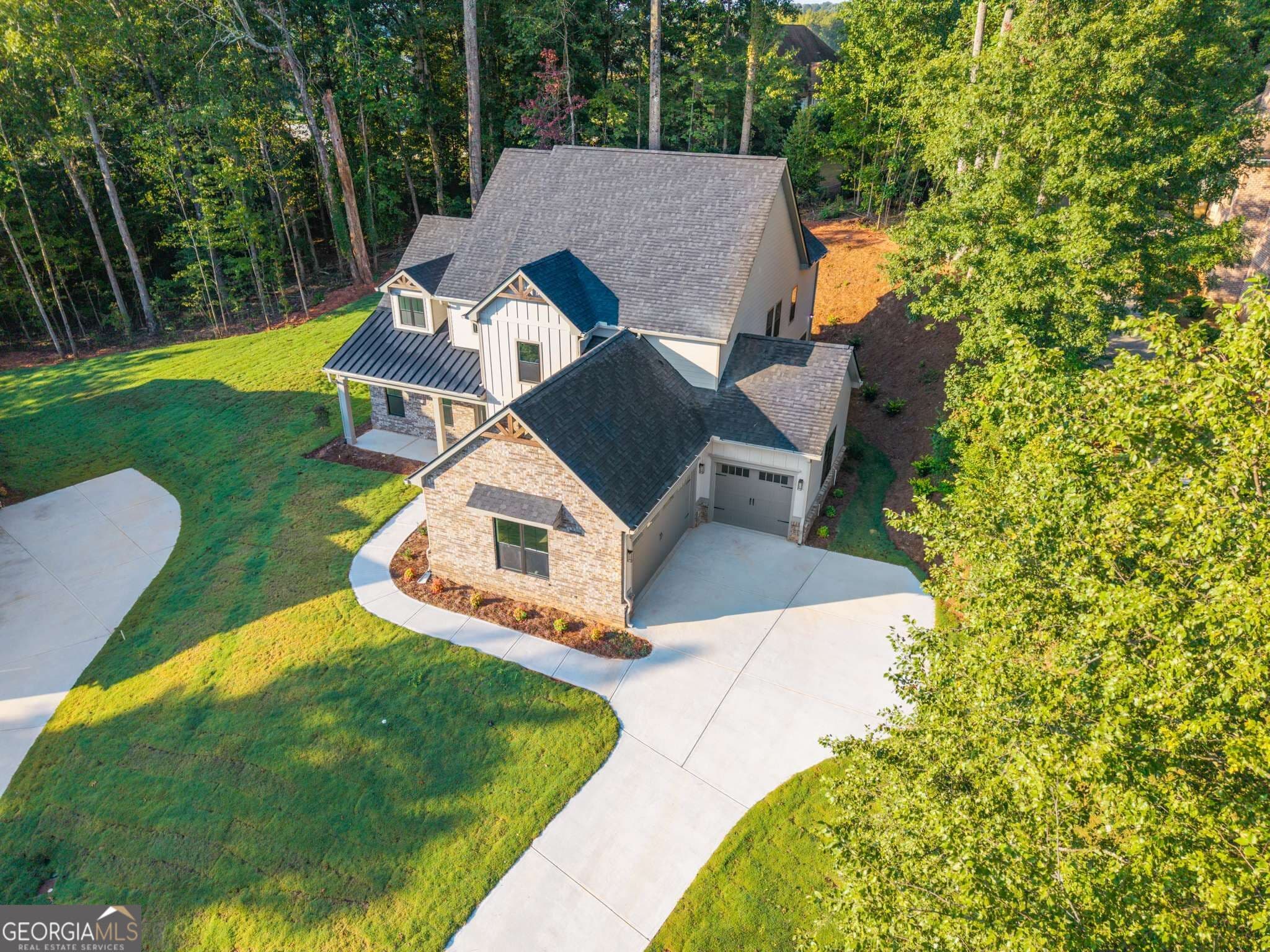 5 bedroom, 3.5 bathroom, 3,500 sq ft single family residence for rent at 7252 Creekside Way, Jefferson, GA 30549 for $3,999 a month — photo 2