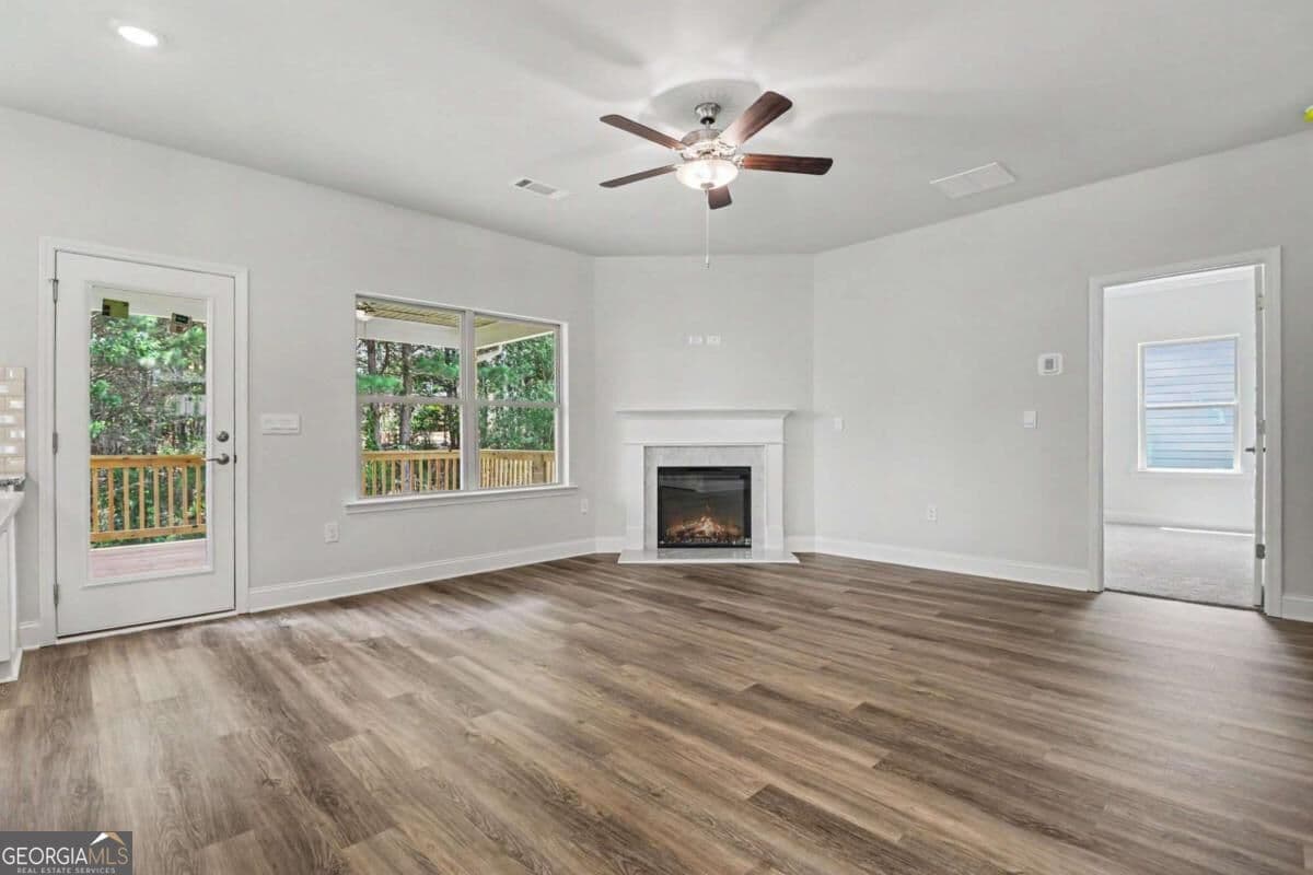 6 bedroom, 4.5 bathroom, 3,681 sq ft single family residence for sale at 426 Magnolia Grove Place, Cornelia, GA 30531 — photo 5