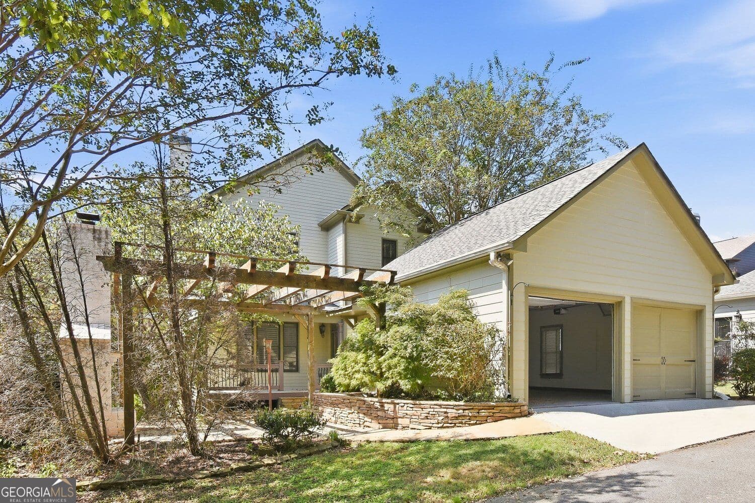 4 bedroom, 3.5 bathroom, 3,738 sq ft single family residence for sale at 1442 Hedgewood Lane, Kennesaw, GA 30152 — photo 3