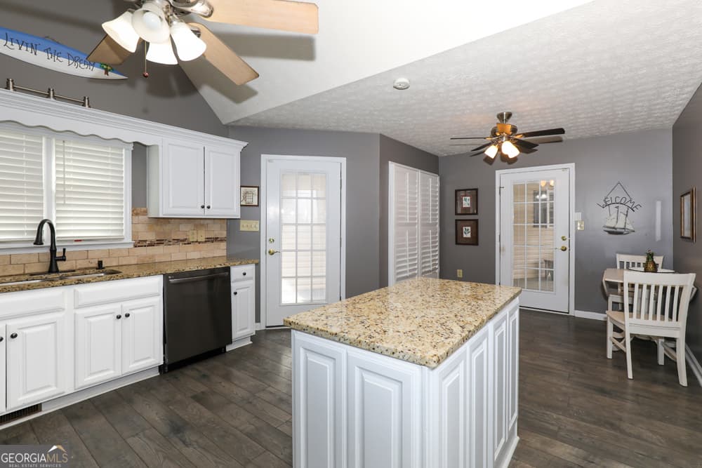 3 bedroom, 2 bathroom, 1,468 sq ft single family residence under contract at 504 Rue Chalet, Lavonia, GA 30553 — photo 6