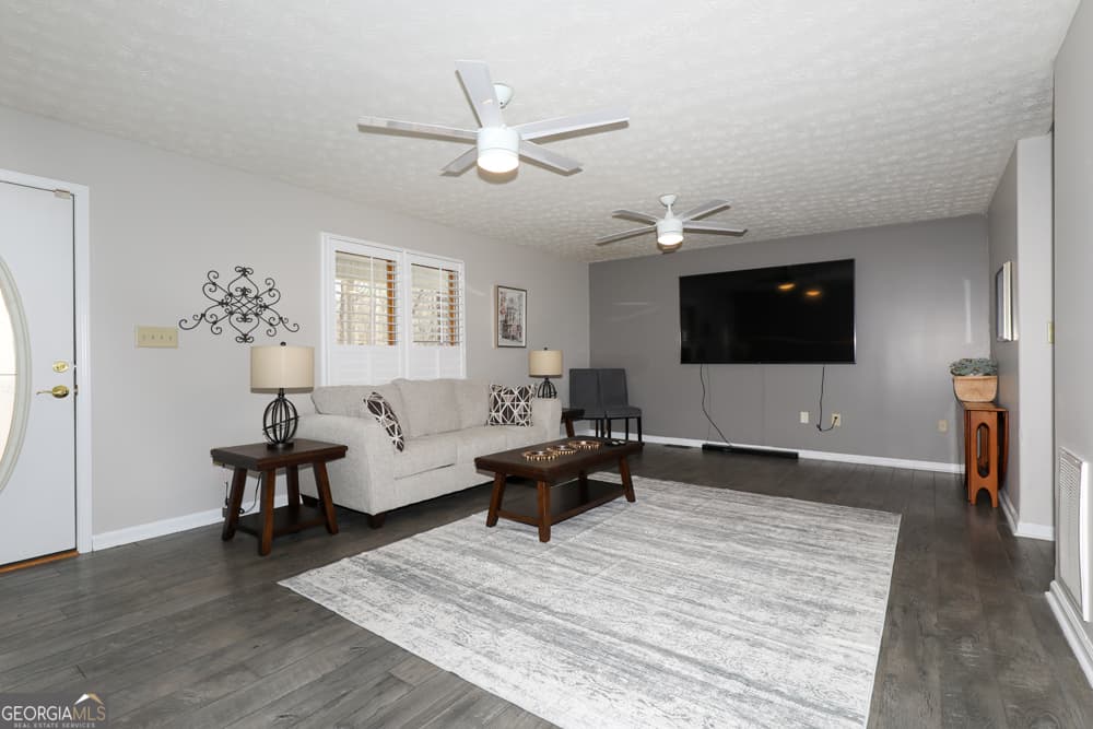 3 bedroom, 2 bathroom, 1,468 sq ft single family residence under contract at 504 Rue Chalet, Lavonia, GA 30553 — photo 9