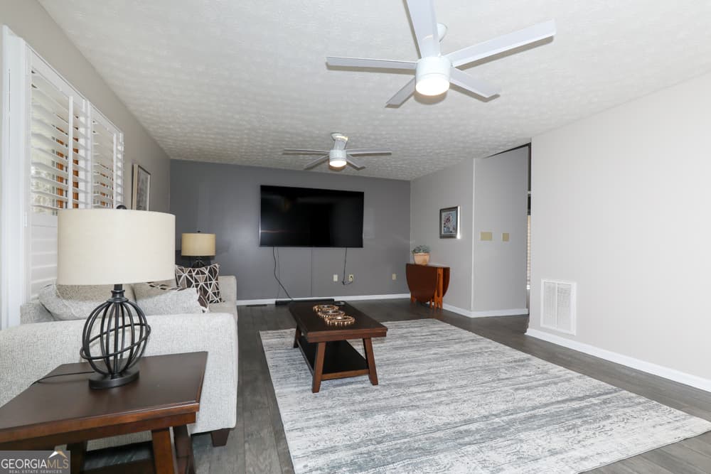 3 bedroom, 2 bathroom, 1,468 sq ft single family residence under contract at 504 Rue Chalet, Lavonia, GA 30553 — photo 10