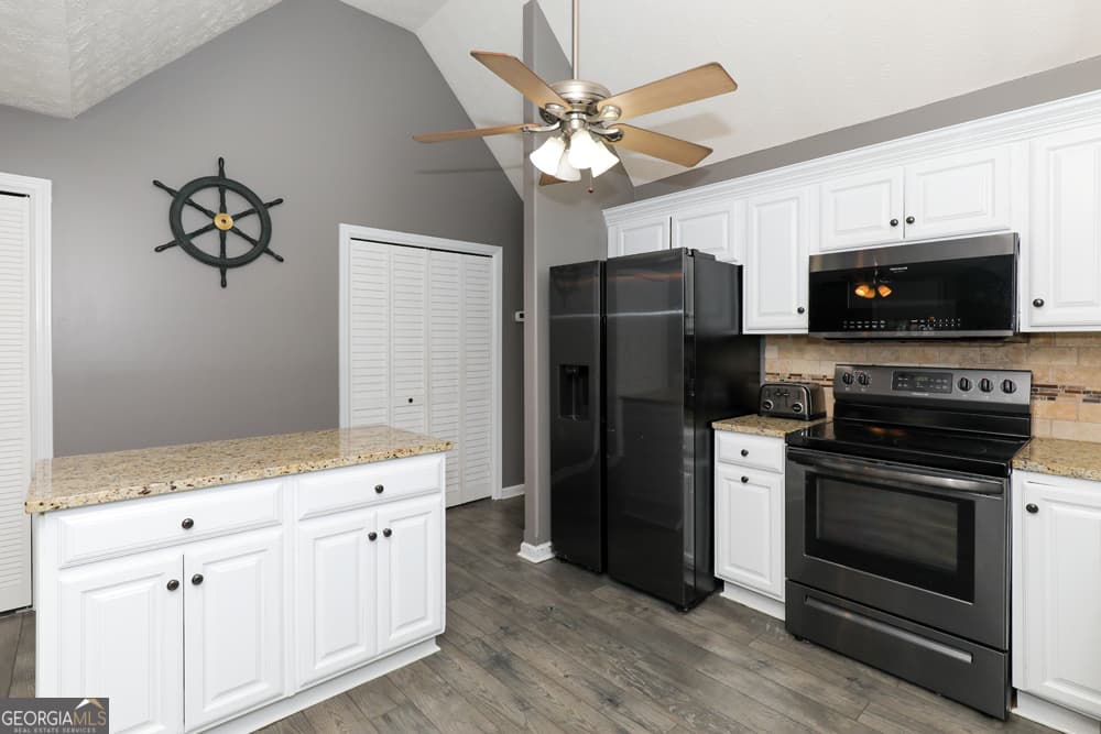 3 bedroom, 2 bathroom, 1,468 sq ft single family residence under contract at 504 Rue Chalet, Lavonia, GA 30553 — photo 4