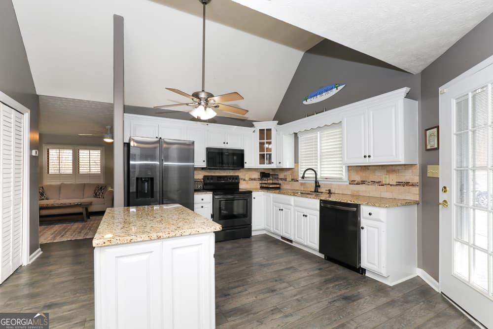 3 bedroom, 2 bathroom, 1,468 sq ft single family residence under contract at 504 Rue Chalet, Lavonia, GA 30553 — photo 8