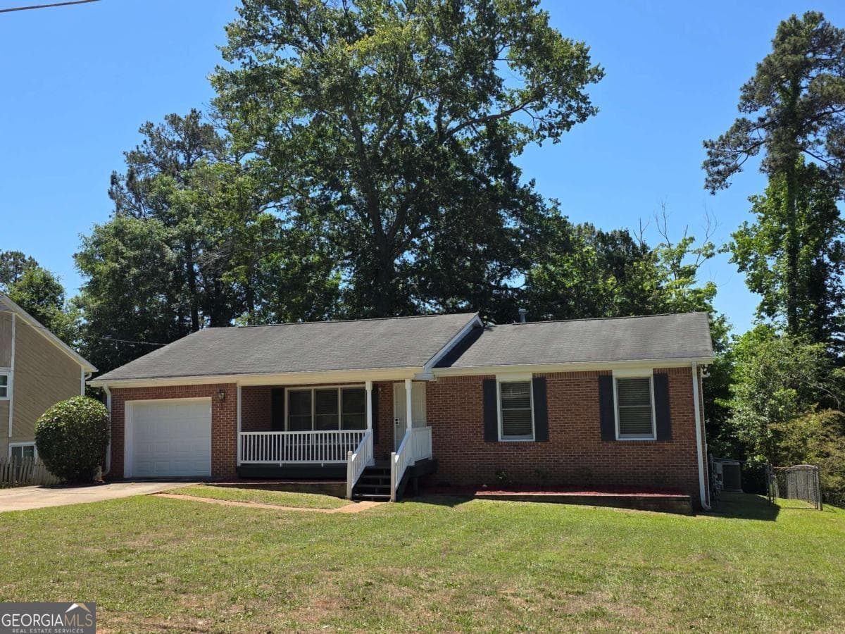 3 bedroom, 2 bathroom, 1,396 sq ft single family residence for rent at 1695 Underwood Drive, Conyers, GA 30013 for $1,850 a month — photo 3