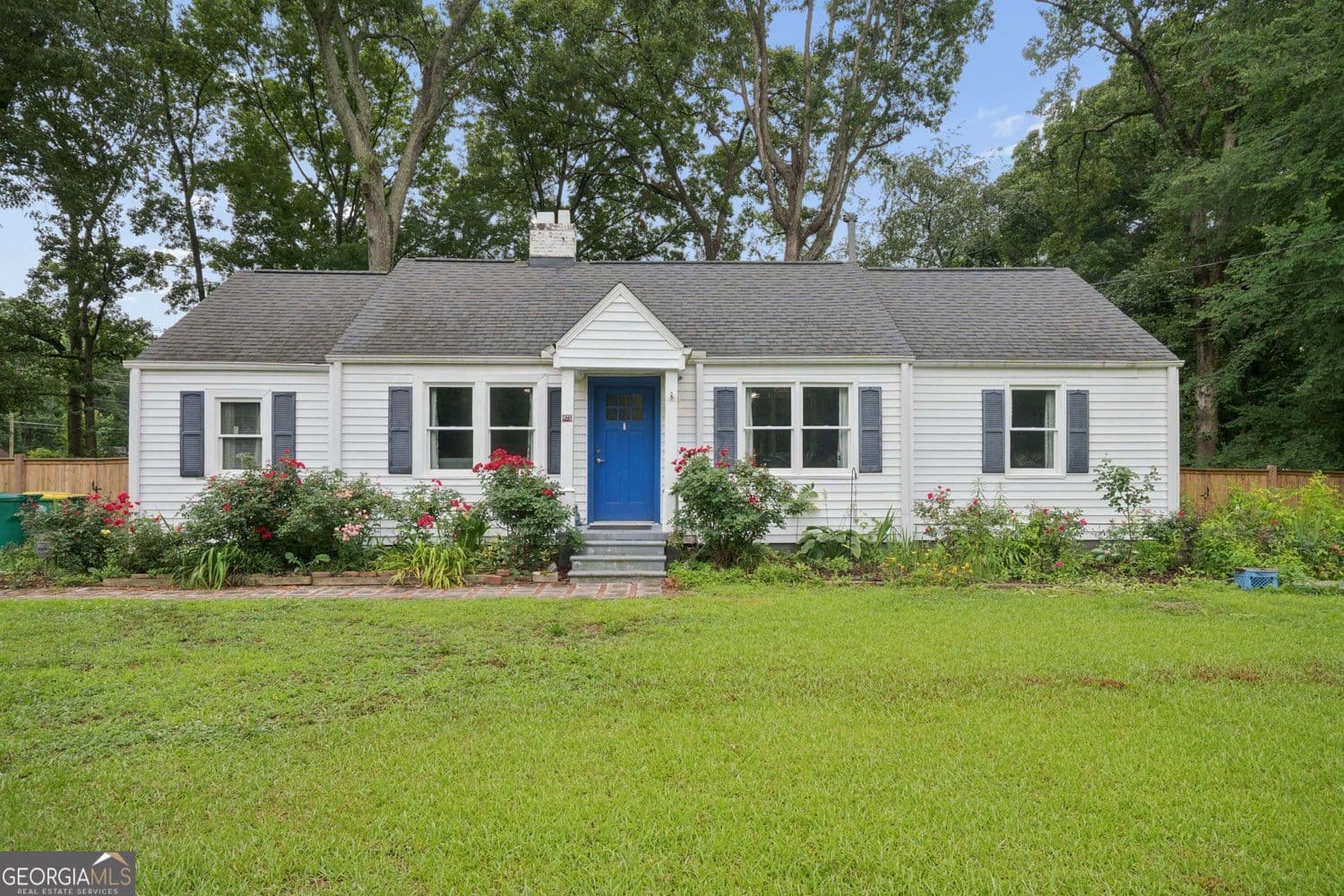 5 bedroom, 2 bathroom, 1,512 sq ft single family residence sold at 975 South Avenue, Forest Park, GA 30297