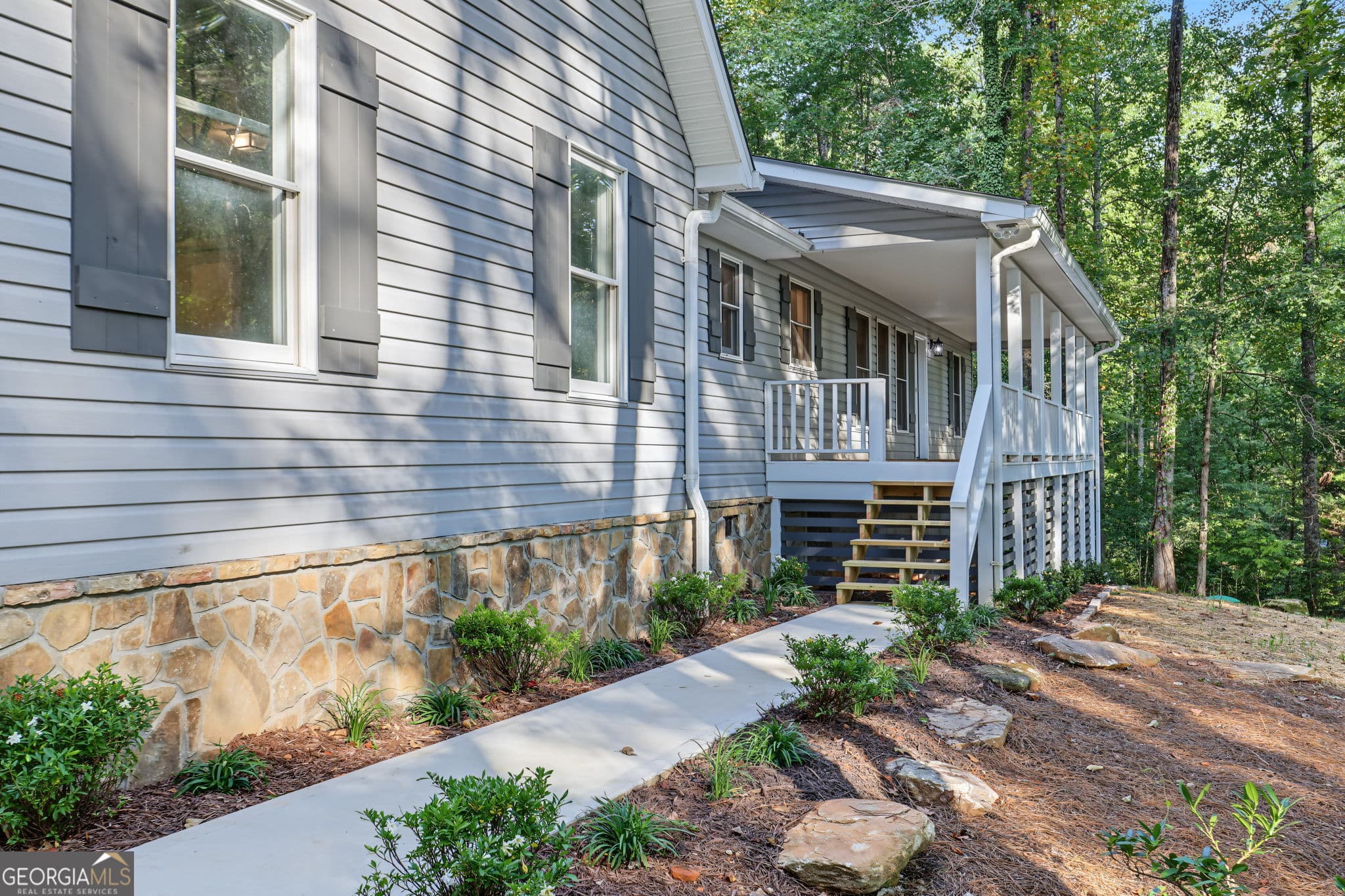 4 bedroom, 3.5 bathroom, 3,060 sq ft single family residence under contract at 623 Deerfield Drive, Clayton, GA 30525 — photo 5