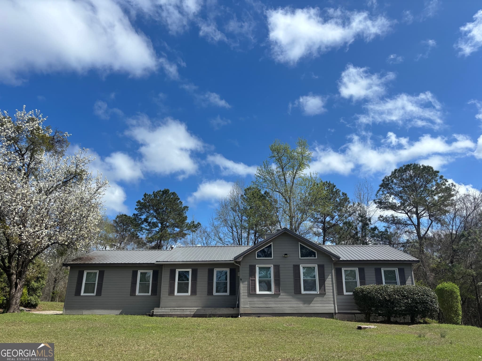 3 bedroom, 2 bathroom, 1,530 sq ft single family residence for sale at 121 Girl Scout Road, Lizella, GA 31052