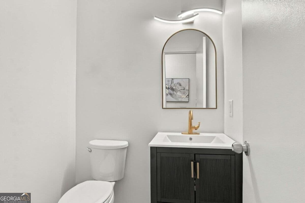 3 bedroom, 2.5 bathroom, 2,138 sq ft townhouse for sale at 5540 Chemin De Vie, Sandy Springs, GA 30342 — photo 6