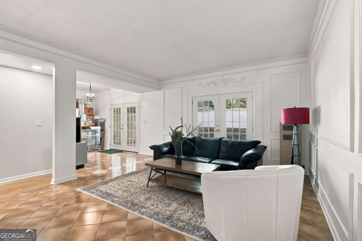 3 bedroom, 2.5 bathroom, 2,138 sq ft townhouse for sale at 5540 Chemin De Vie, Sandy Springs, GA 30342 — photo 7