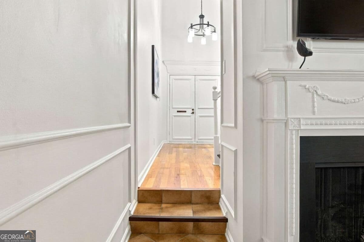 3 bedroom, 2.5 bathroom, 2,138 sq ft townhouse for sale at 5540 Chemin De Vie, Sandy Springs, GA 30342 — photo 4