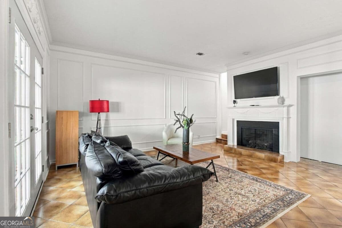 3 bedroom, 2.5 bathroom, 2,138 sq ft townhouse for sale at 5540 Chemin De Vie, Sandy Springs, GA 30342 — photo 8