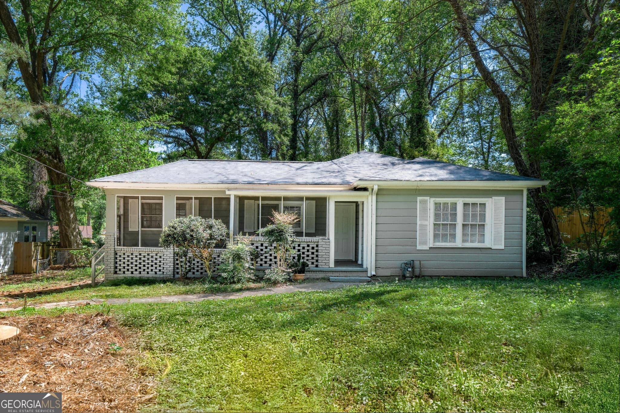 2 bedroom, 1 bathroom, 910 sq ft single family residence sold at 1581 Kenmore Street, Atlanta, GA 30311