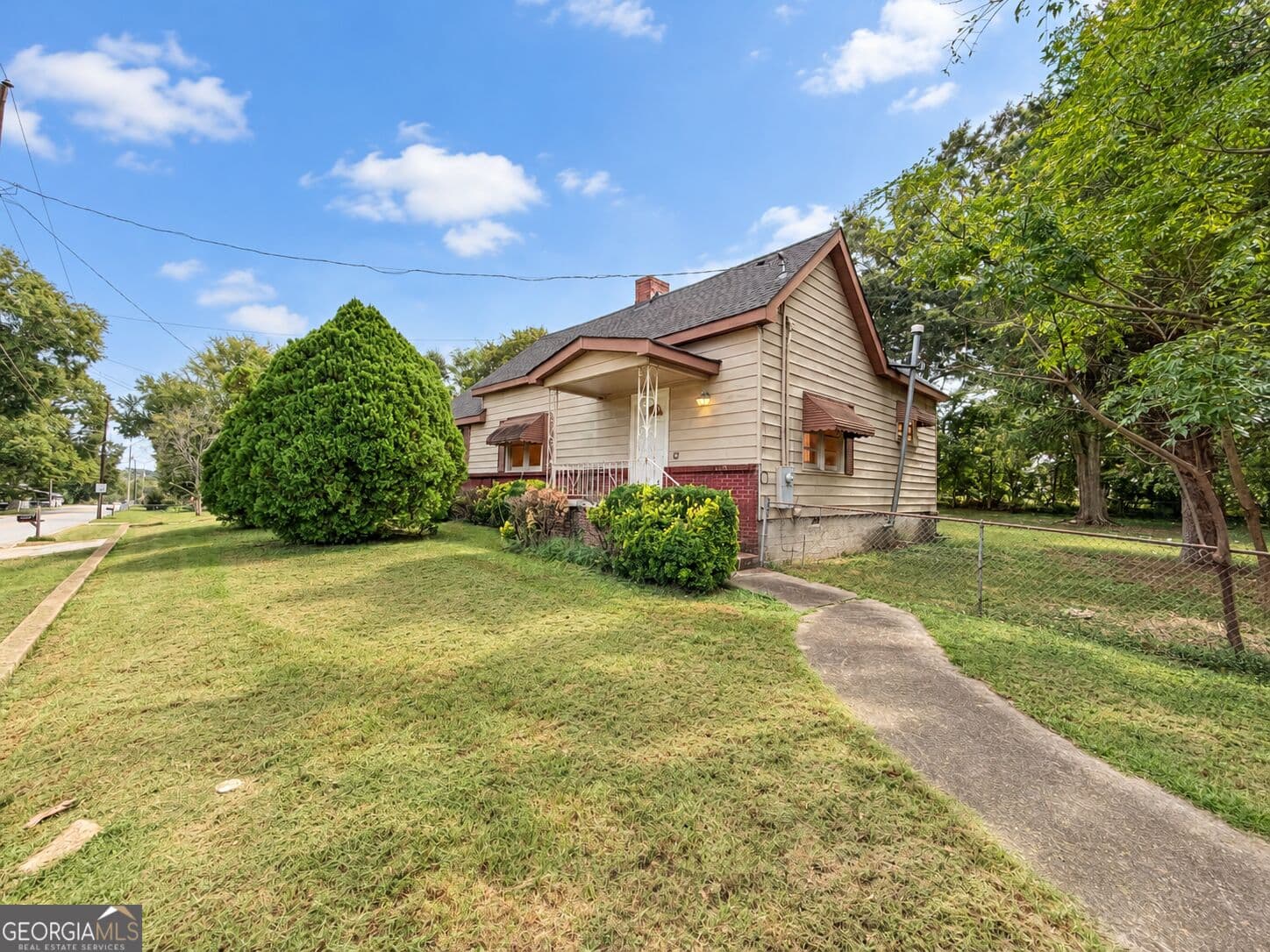 3 bedroom, 2 bathroom, 1,426 sq ft single family residence for sale at 1765 Spring Street, Conyers, GA 30012 — photo 1 of 19
