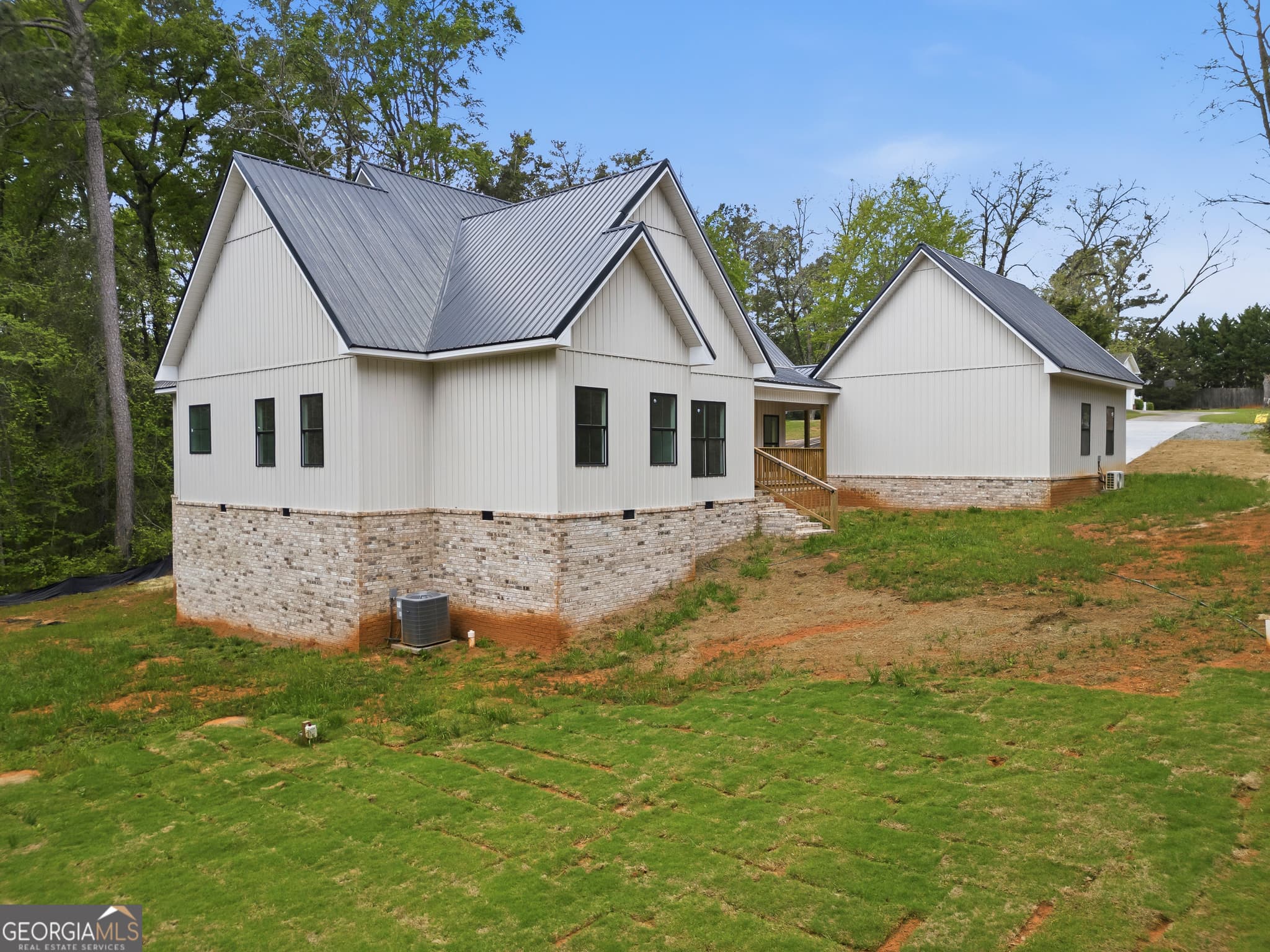 5 bedroom, 2.5 bathroom, 2,748 sq ft single family residence for sale at 272 Clinton Crossing Drive, Gray, GA 31032 — photo 7