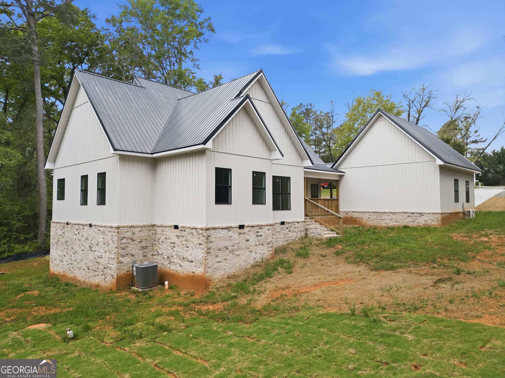5 bedroom, 2.5 bathroom, 2,748 sq ft single family residence for sale at 272 Clinton Crossing Drive, Gray, GA 31032 — photo 5
