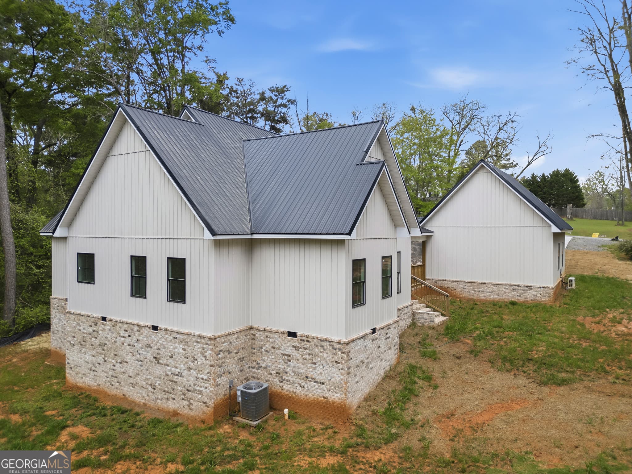 5 bedroom, 2.5 bathroom, 2,748 sq ft single family residence for sale at 272 Clinton Crossing Drive, Gray, GA 31032 — photo 4