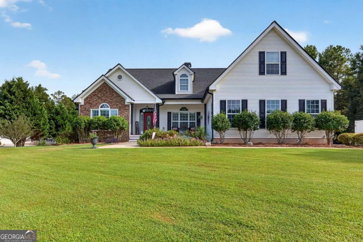 4 bedroom, 4.5 bathroom, 4,706 sq ft single family residence for sale at 193 Swanson Road, Fayetteville, GA 30214 — photo 3