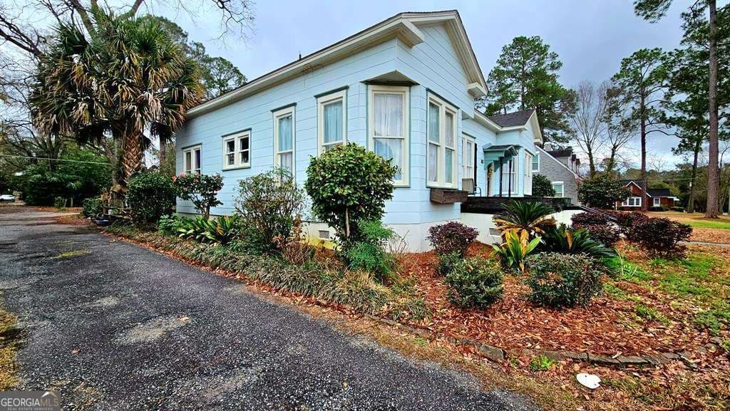 3 bedroom, 2 bathroom, 1,738 sq ft single family residence for sale at 810 S Lee Street, Fitzgerald, GA 31750 — photo 3