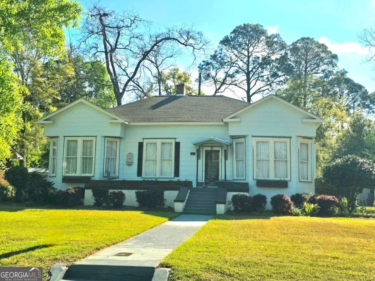 3 bedroom, 2 bathroom, 1,738 sq ft single family residence for sale at 810 S Lee Street, Fitzgerald, GA 31750
