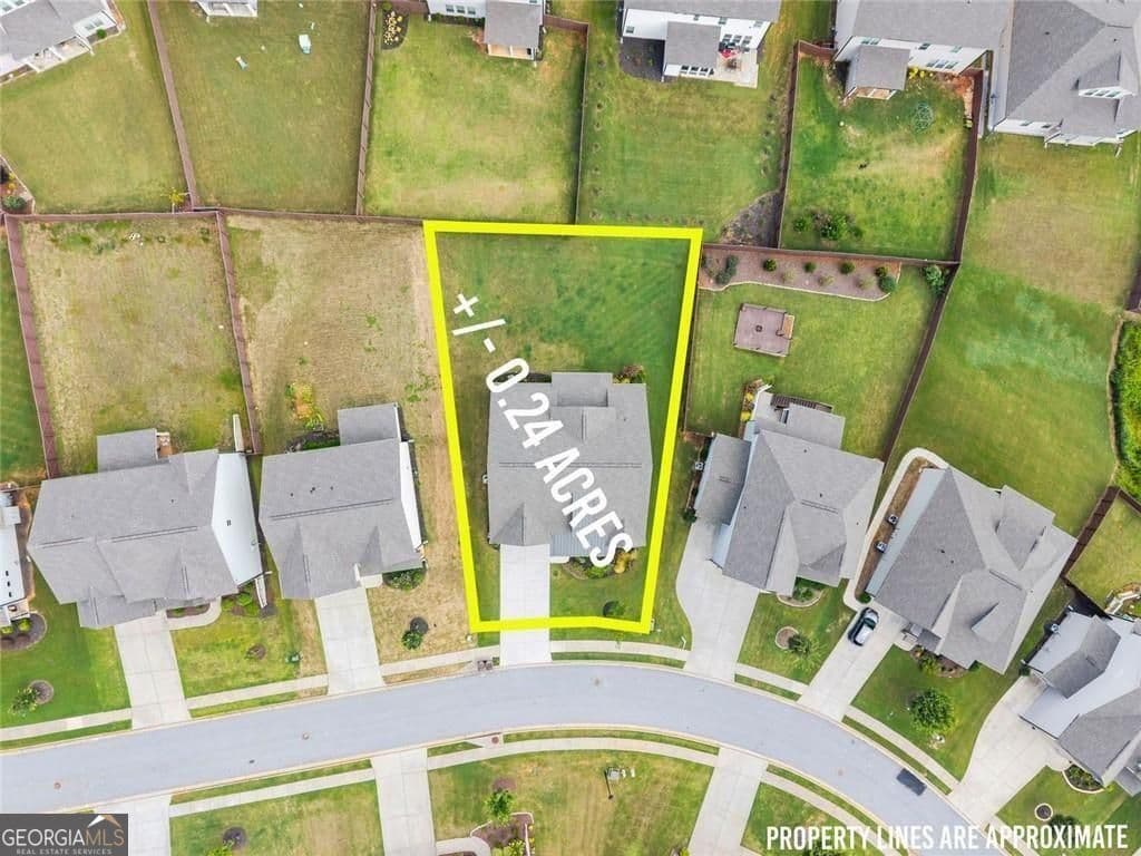 4 bedroom, 3 bathroom, 2,300 sq ft single family residence for sale at 7125 Birch View Court, Flowery Branch, GA 30542 — photo 2