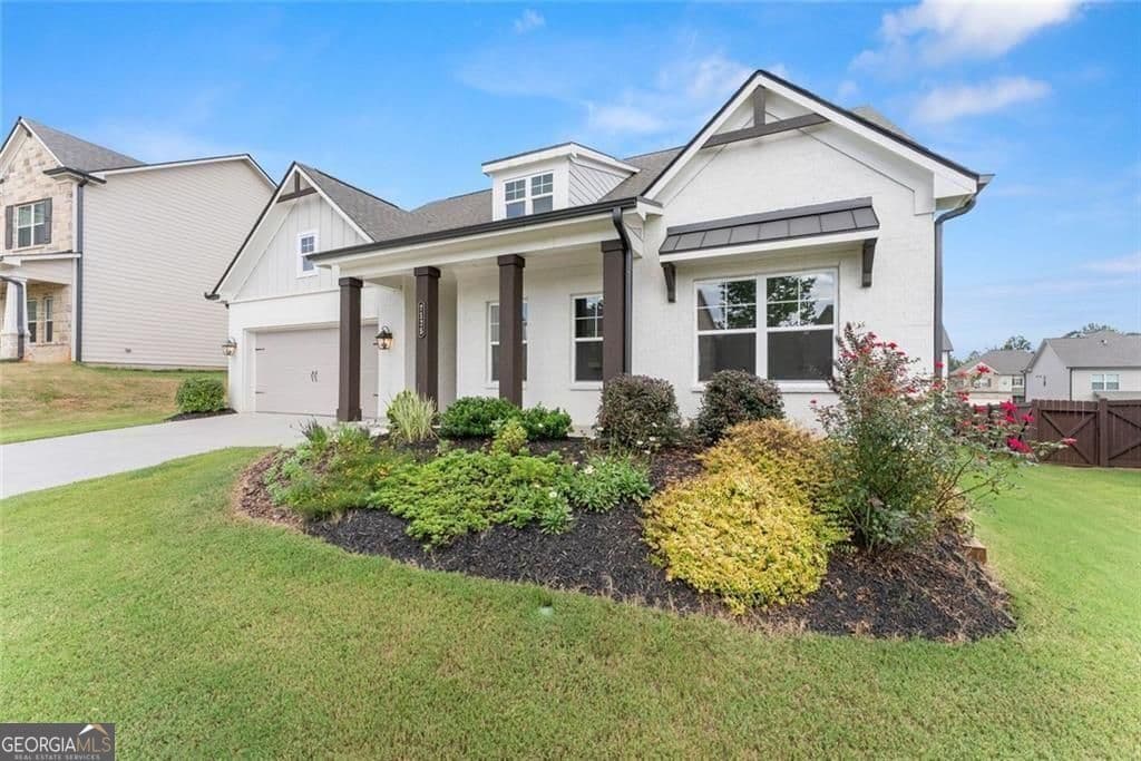 4 bedroom, 3 bathroom, 2,300 sq ft single family residence for sale at 7125 Birch View Court, Flowery Branch, GA 30542 — photo 3