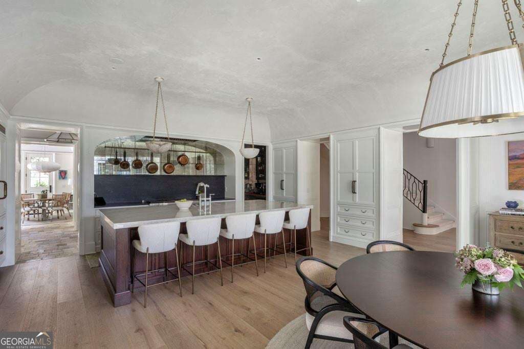 6 bedroom, 8.5 bathroom, 9,400 sq ft single family residence for sale at 365 King Road, Atlanta, GA 30342 — photo 5