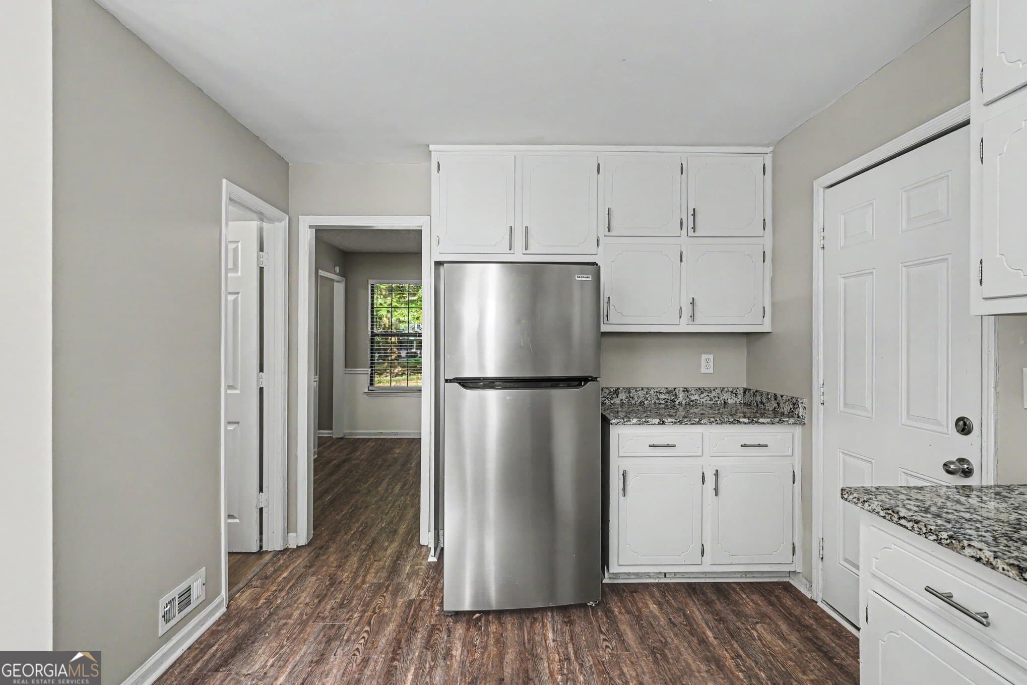4 bedroom, 2.5 bathroom, 1,731 sq ft single family residence for sale at 1304 Oakwood Road, Jonesboro, GA 30236 — photo 7