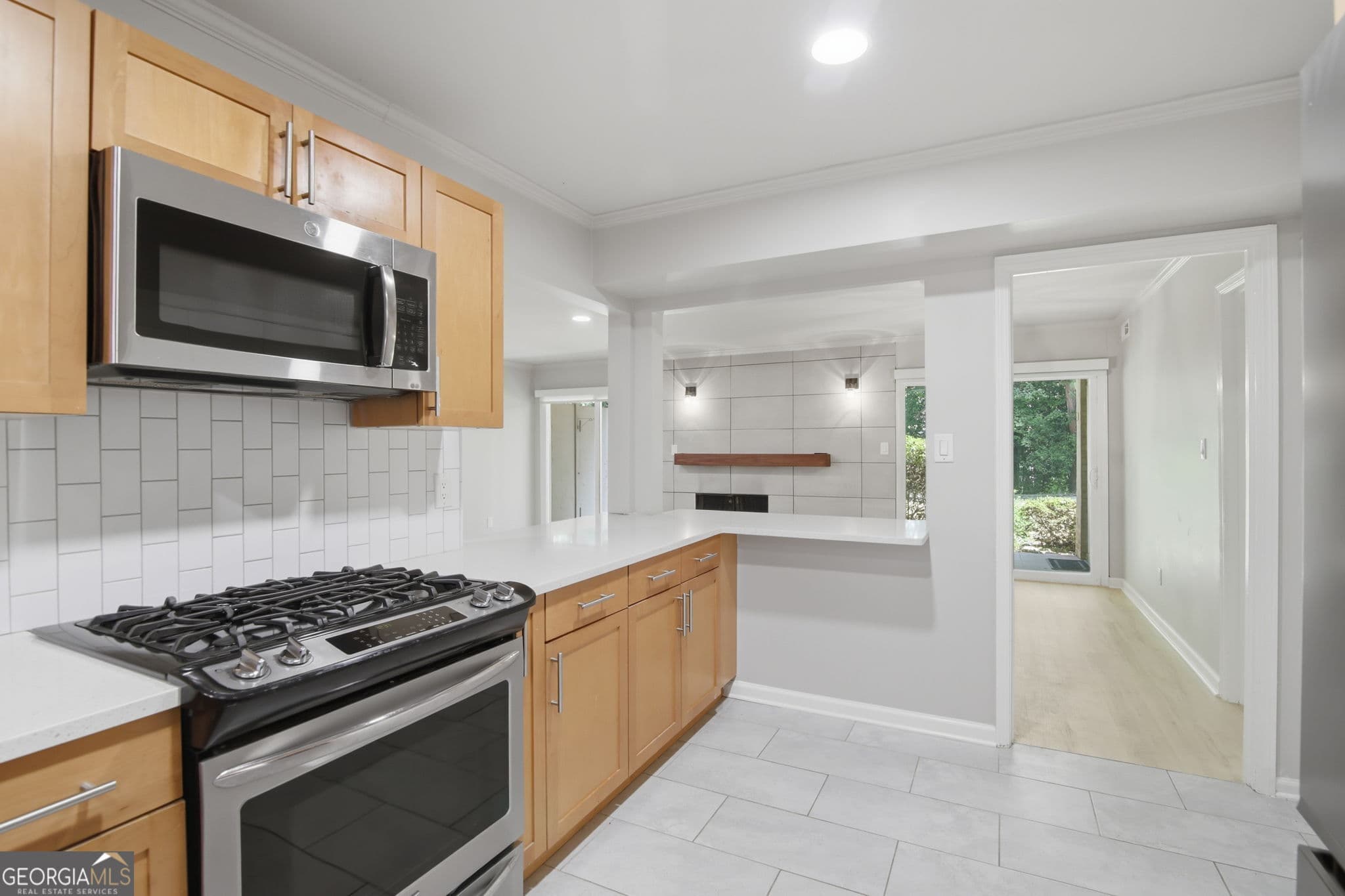 2 bedroom, 2 bathroom, 1,039 sq ft condominium for sale at 5400 Roswell Road N6, Sandy Springs, GA 30342 — photo 7