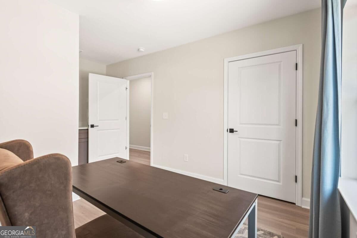 3 bedroom, 3.5 bathroom townhouse for sale at 1959 Hollywood Road 22, Atlanta, GA 30318 — photo 6