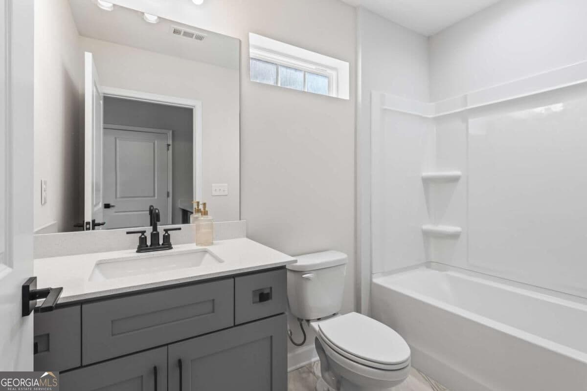 3 bedroom, 3.5 bathroom townhouse for sale at 1959 Hollywood Road 22, Atlanta, GA 30318 — photo 4