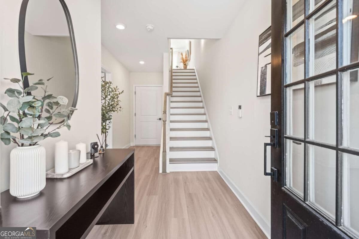 3 bedroom, 3.5 bathroom townhouse for sale at 1959 Hollywood Road 22, Atlanta, GA 30318 — photo 8