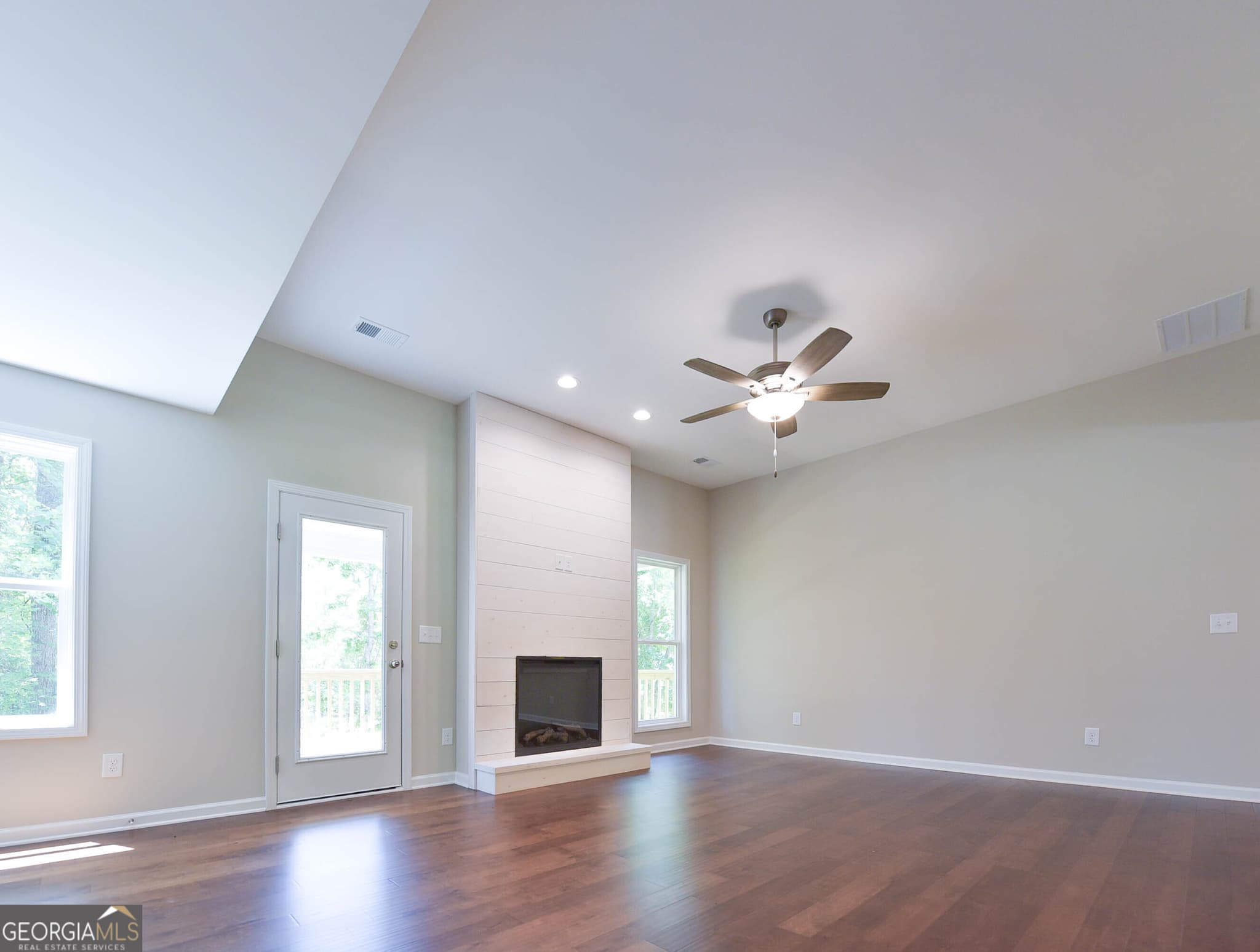3 bedroom, 2.5 bathroom, 1,780 sq ft single family residence for sale at 110 Fuller Court, Grantville, GA 30220 — photo 5