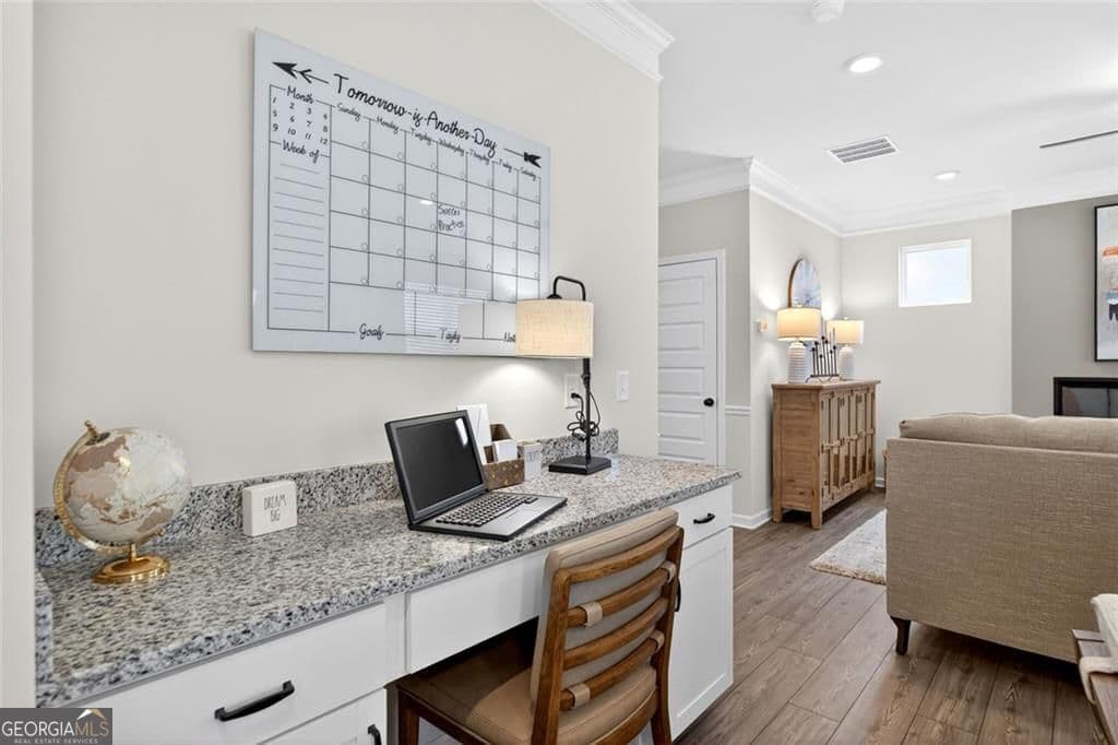 3 bedroom, 2.5 bathroom, 1,813 sq ft single family residence for sale at 207 Roy Drive, Calhoun, GA 30701 — photo 2