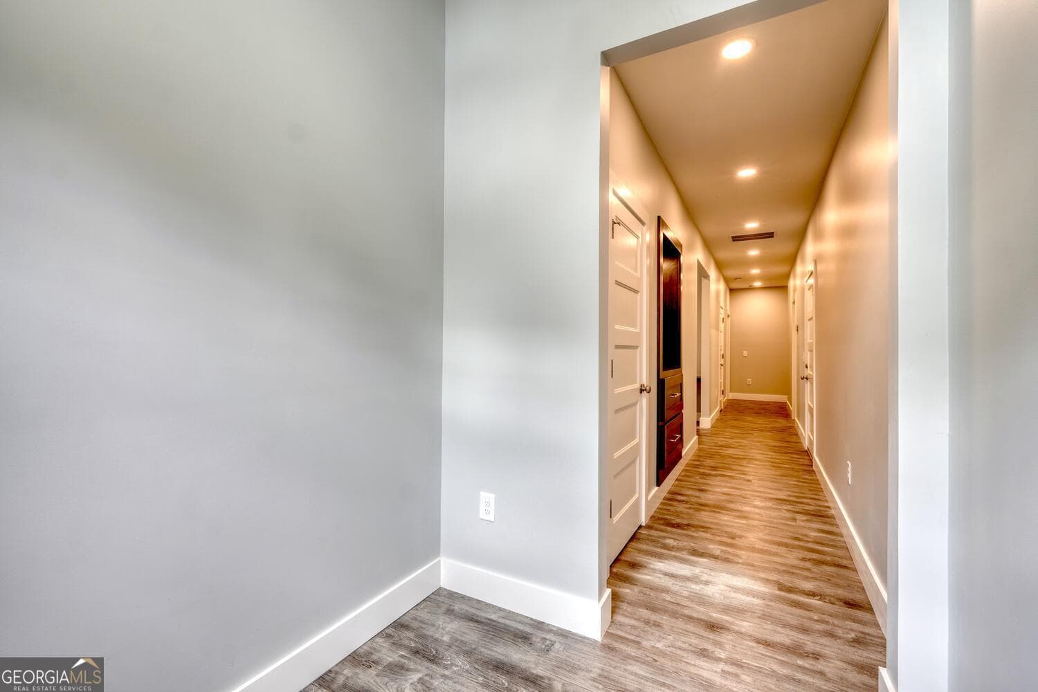 3 bedroom, 2.5 bathroom, 2,050 sq ft townhouse for sale at 98 Brett Way, Hiawassee, GA 30546 — photo 7
