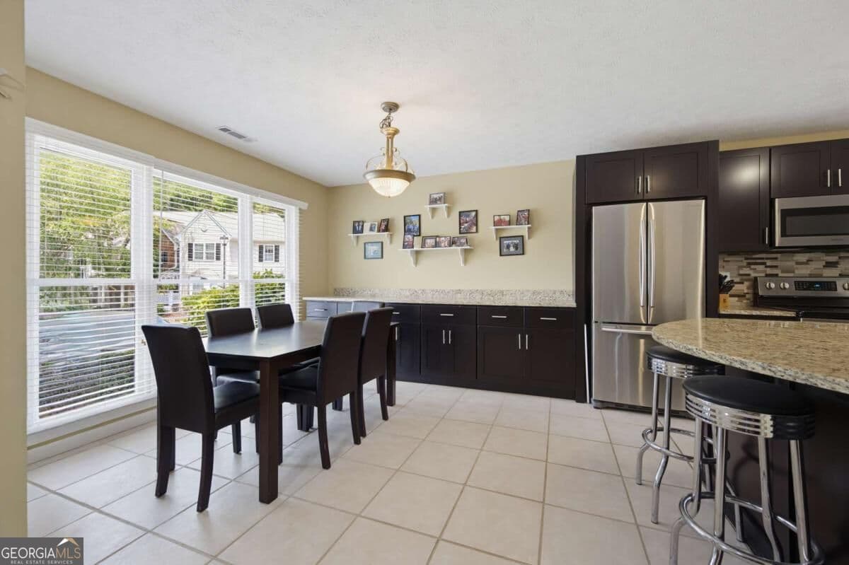 2 bedroom, 2 bathroom, 1,444 sq ft townhouse for sale at 5010 Avalon Drive, Alpharetta, GA 30005 — photo 6