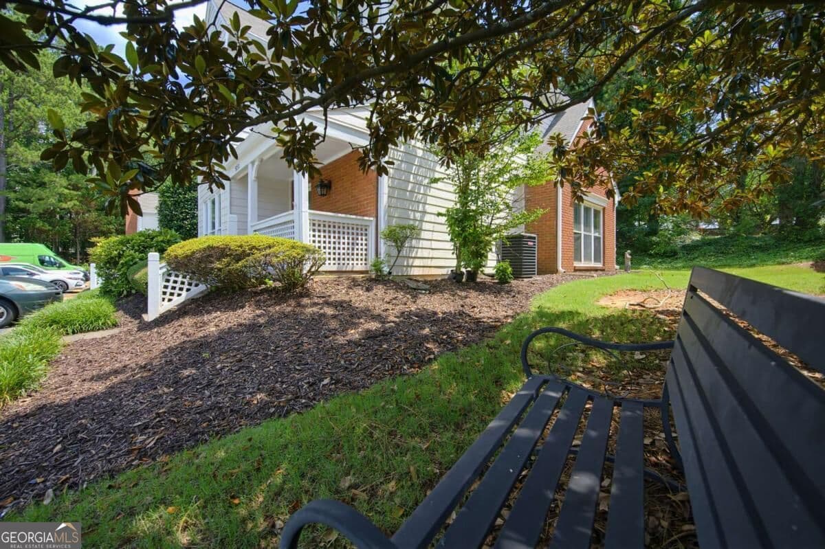 2 bedroom, 2 bathroom, 1,444 sq ft townhouse for sale at 5010 Avalon Drive, Alpharetta, GA 30005 — photo 3