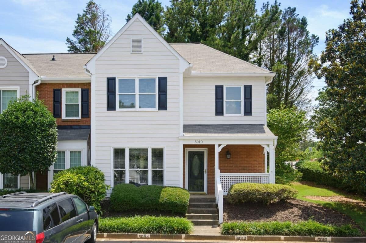 2 bedroom, 2 bathroom, 1,444 sq ft townhouse for sale at 5010 Avalon Drive, Alpharetta, GA 30005 — photo 1 of 33