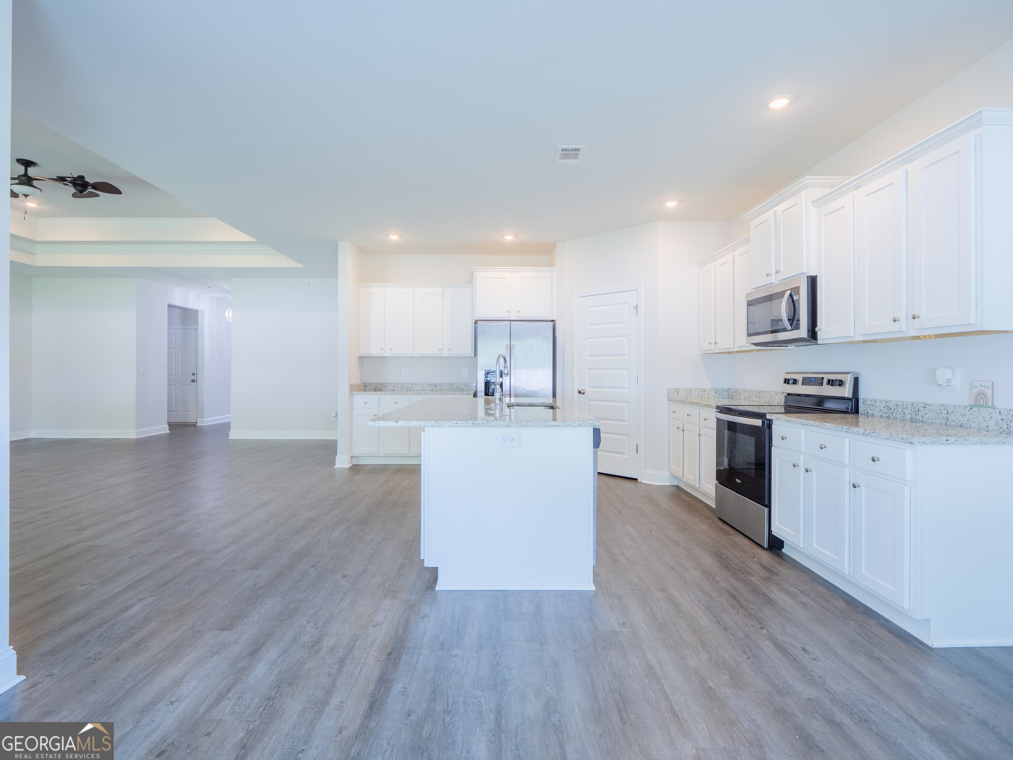 4 bedroom, 2.5 bathroom, 2,306 sq ft single family residence under contract at 5154 Grand Oak Circle, Lake Park, GA 31636 — photo 9