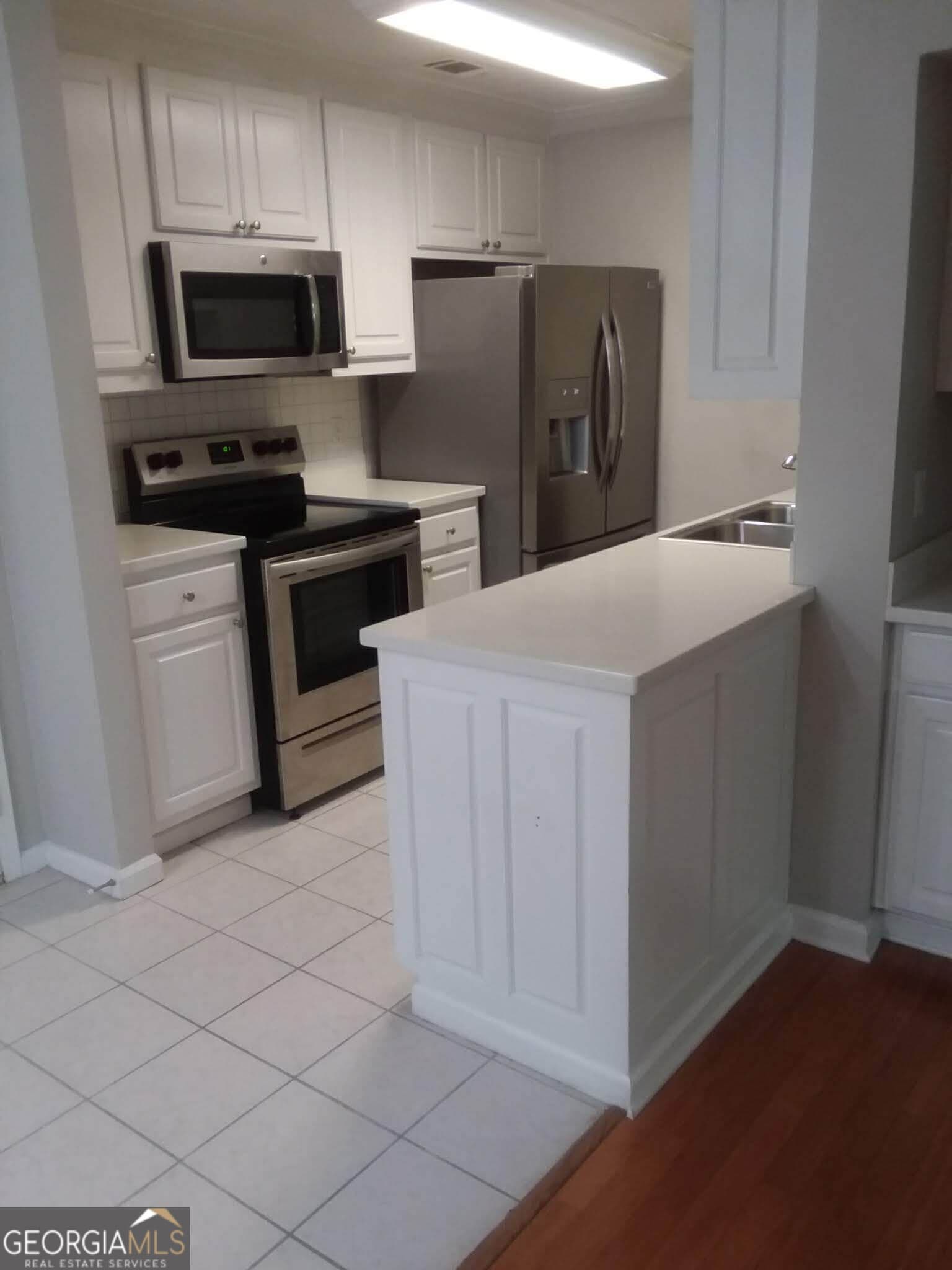 2 bedroom, 2 bathroom, 1,249 sq ft condominium for rent at 4111 Pine Heights Drive, Atlanta, GA 30324 for $2,200 a month — photo 6
