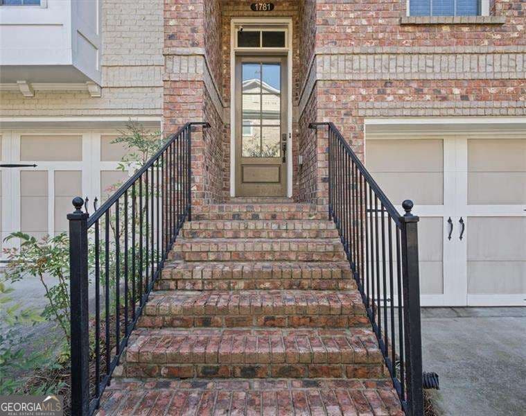 4 bedroom, 3.5 bathroom, 1,718 sq ft townhouse for sale at 1781 Kenstone Walk, Dunwoody, GA 30338 — photo 3