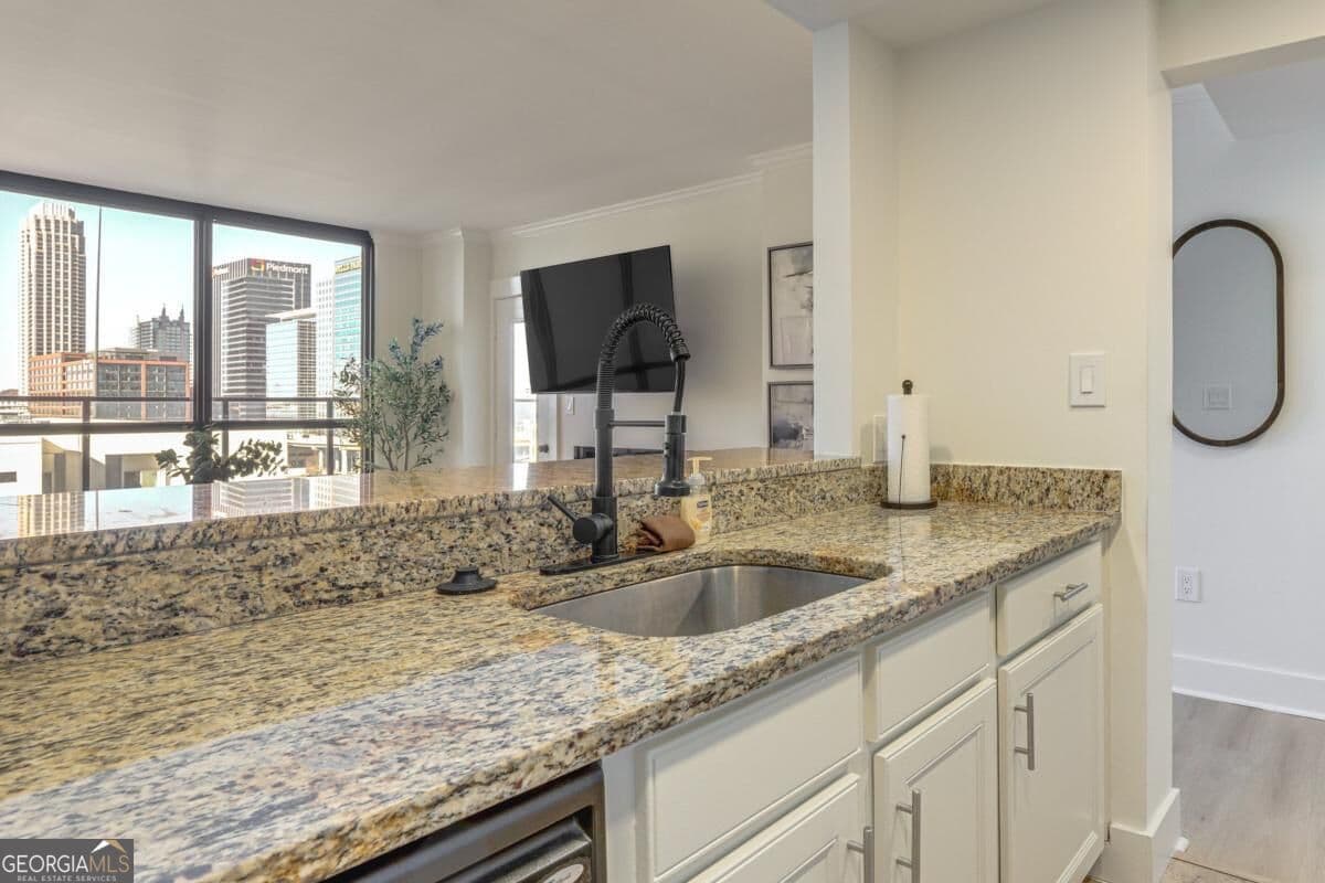 1 bedroom, 1 bathroom, 645 sq ft condominium for sale at 1280 W Peachtree Street 805, Atlanta, GA 30309 — photo 6