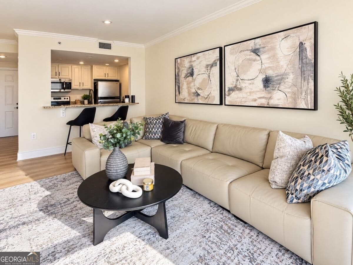 1 bedroom, 1 bathroom, 645 sq ft condominium for sale at 1280 W Peachtree Street 805, Atlanta, GA 30309 — photo 3
