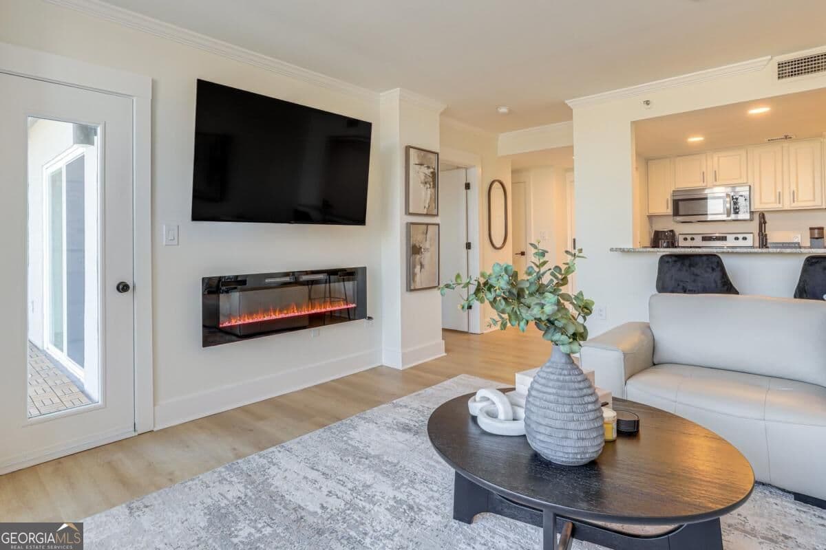 1 bedroom, 1 bathroom, 645 sq ft condominium for sale at 1280 W Peachtree Street 805, Atlanta, GA 30309 — photo 4