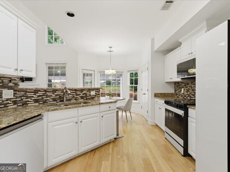 4 bedroom, 3 bathroom, 2,844 sq ft single family residence for sale at 3125 Wyntree Drive, Norcross, GA 30071 — photo 9