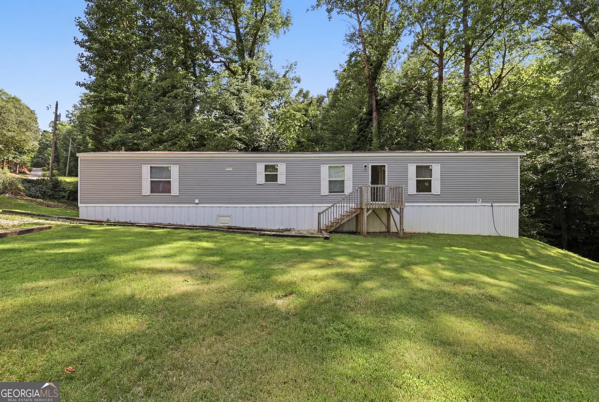 3 bedroom, 2 bathroom, 1,216 sq ft single family residence under contract at 739 Ridgeview Drive, Lavonia, GA 30553 — photo 2