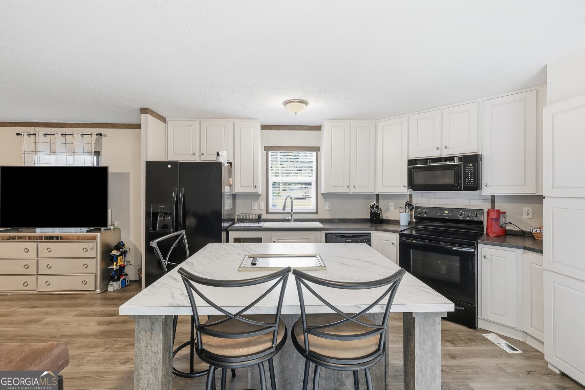 3 bedroom, 2 bathroom, 1,216 sq ft single family residence under contract at 739 Ridgeview Drive, Lavonia, GA 30553 — photo 5