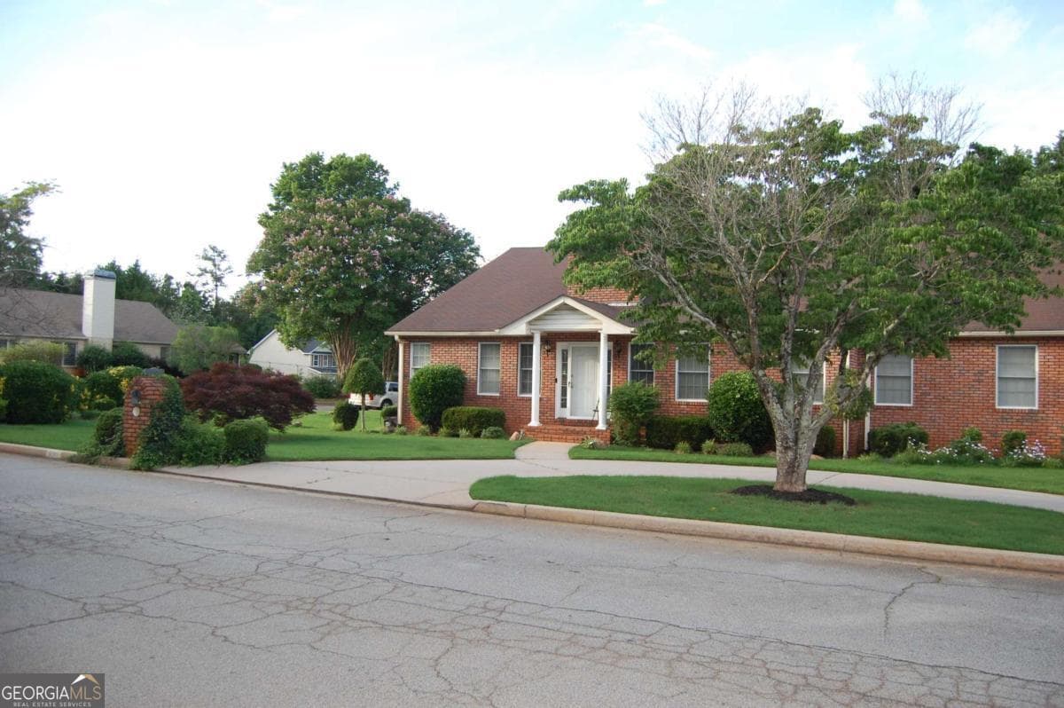 3 bedroom, 3 bathroom, 4,882 sq ft townhouse for sale at 3315 Salem Cove Trail, Conyers, GA 30013 — photo 3